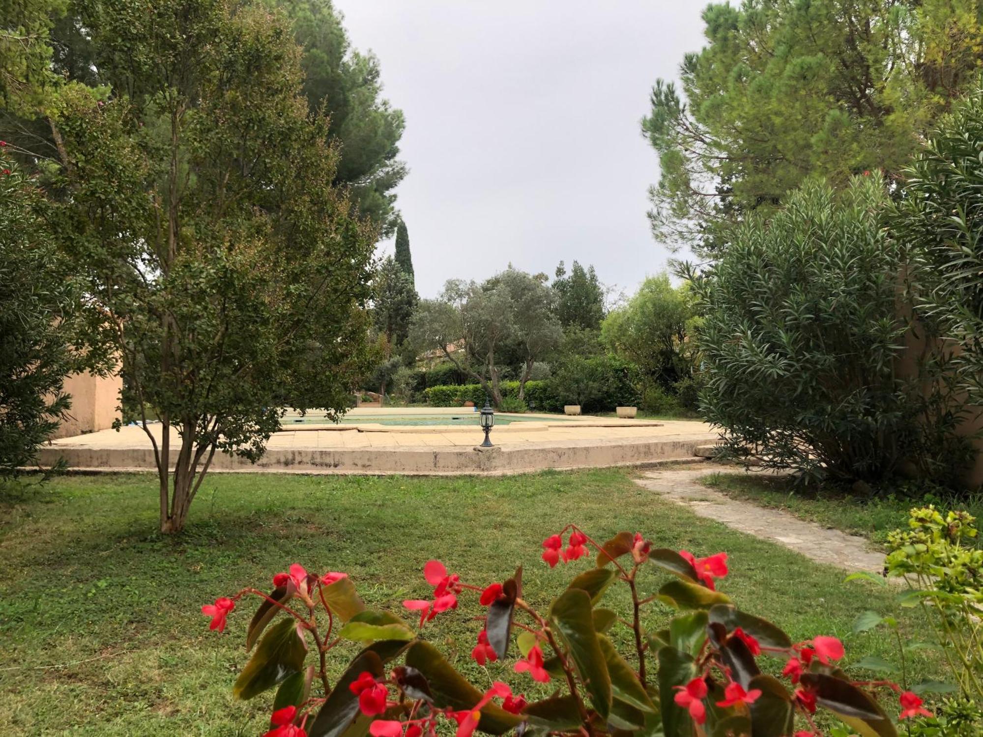 Gite En Provence Dans Grand Jardin Avec Piscine Partagee 코르닐론콩포우 외부 사진