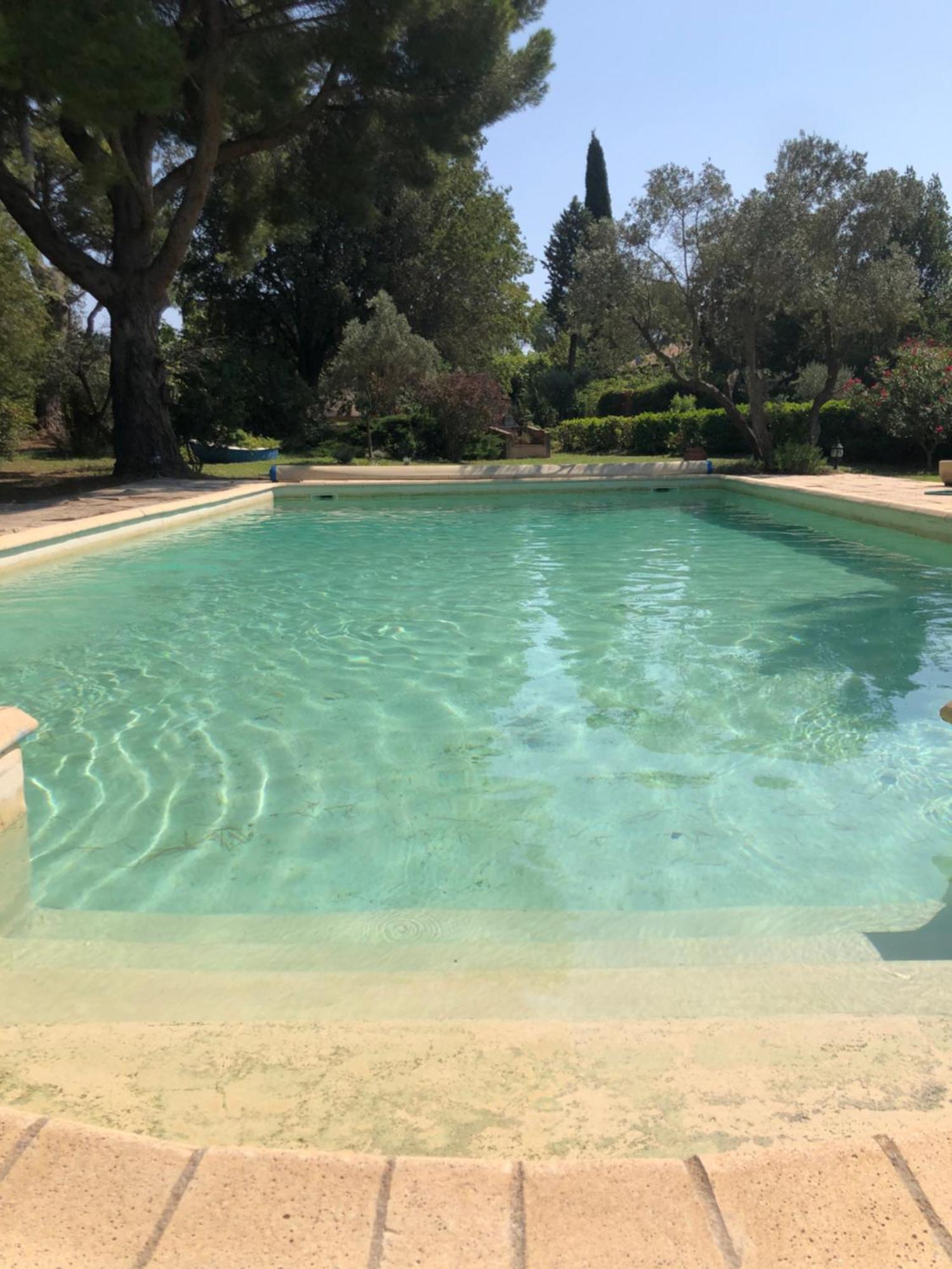Gite En Provence Dans Grand Jardin Avec Piscine Partagee 코르닐론콩포우 외부 사진