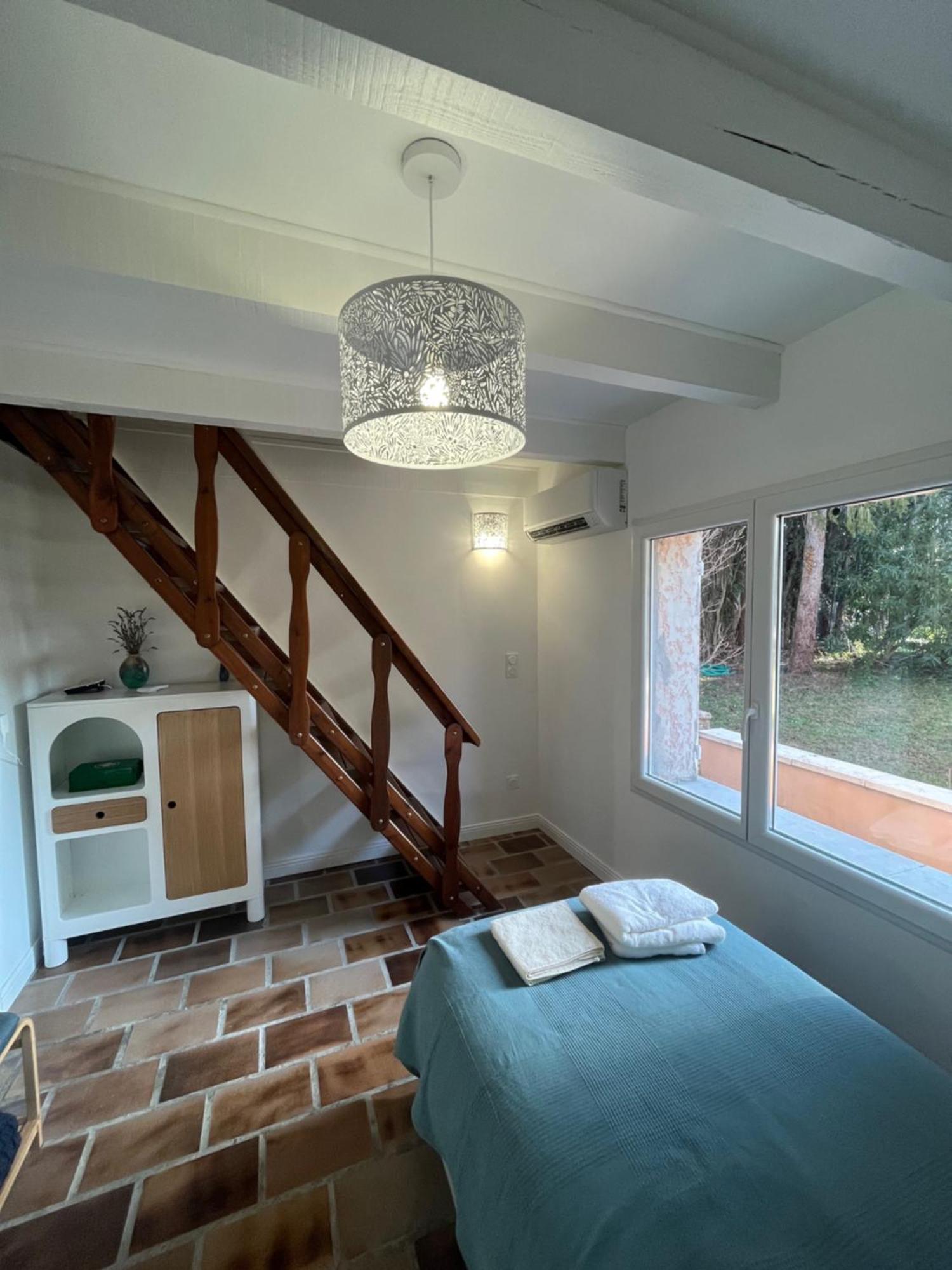 Gite En Provence Dans Grand Jardin Avec Piscine Partagee 코르닐론콩포우 외부 사진