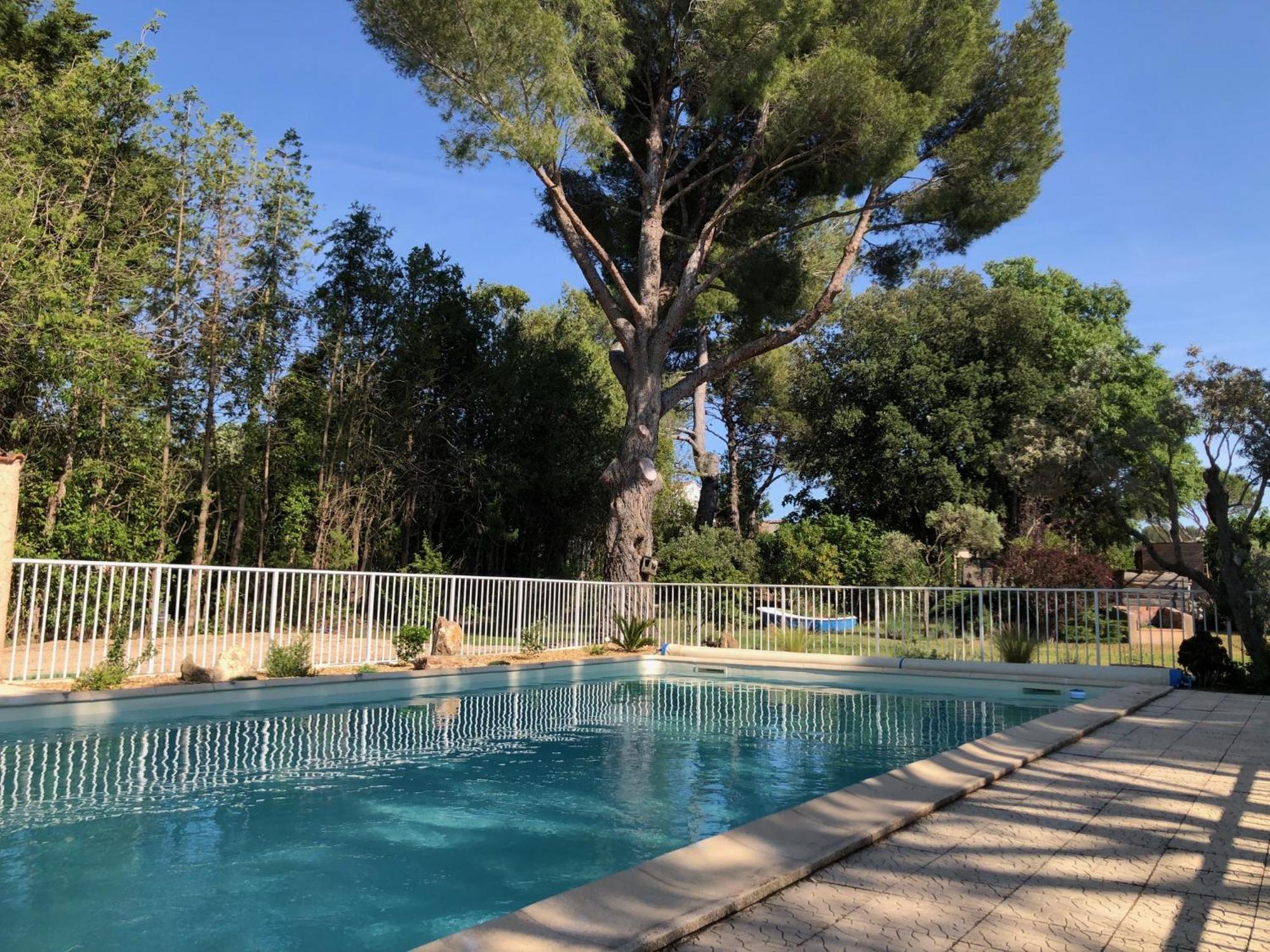 Gite En Provence Dans Grand Jardin Avec Piscine Partagee 코르닐론콩포우 외부 사진